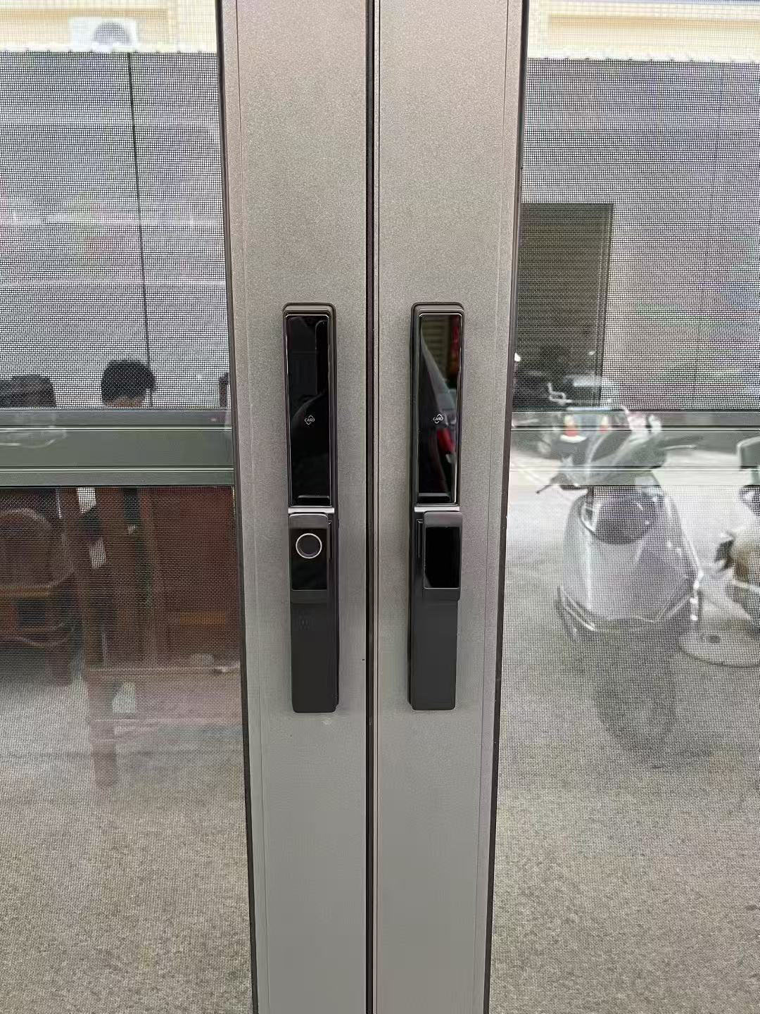 Khóa thông minh cửa đôi