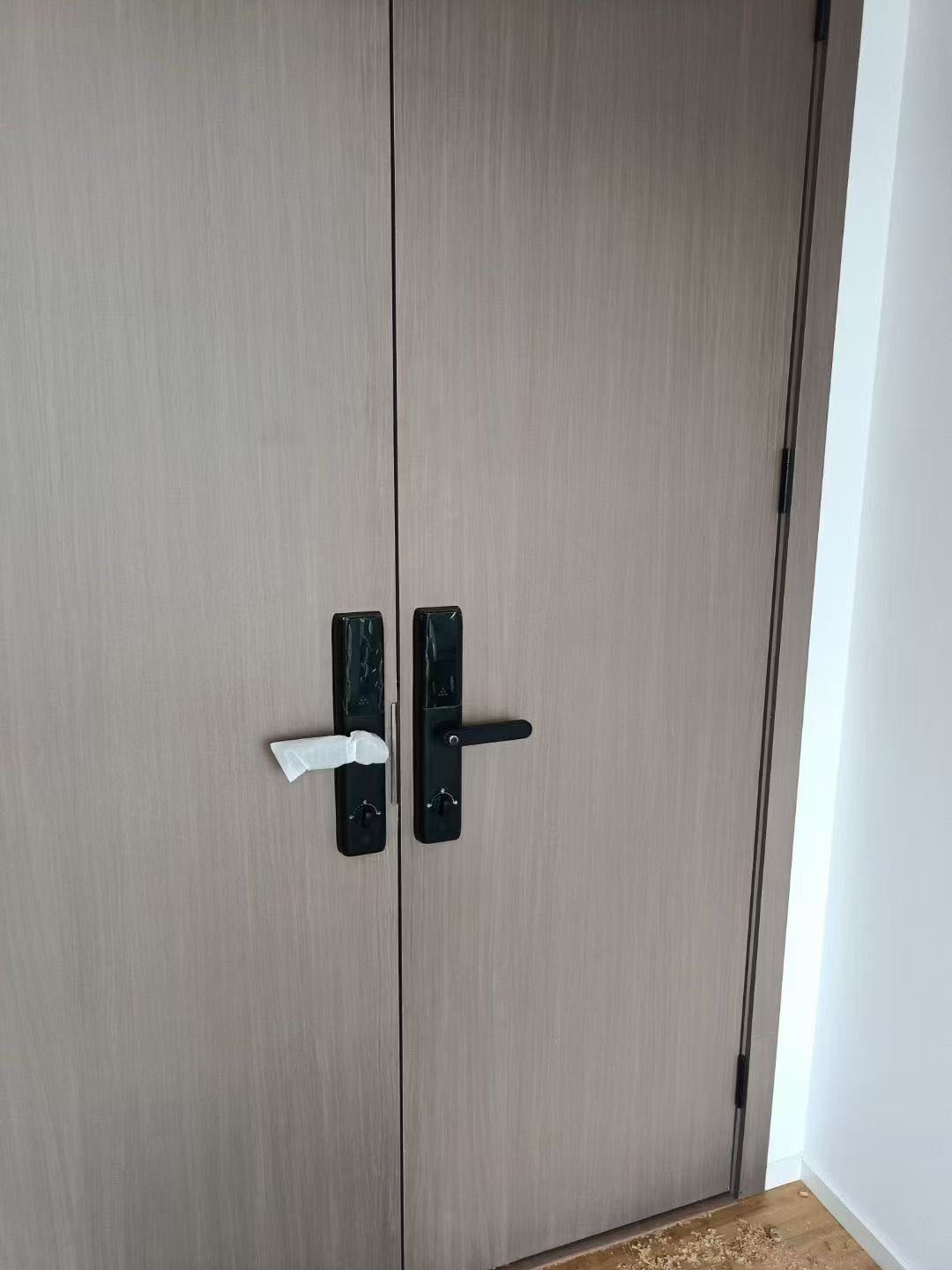 Khóa cửa đôi khách sạn