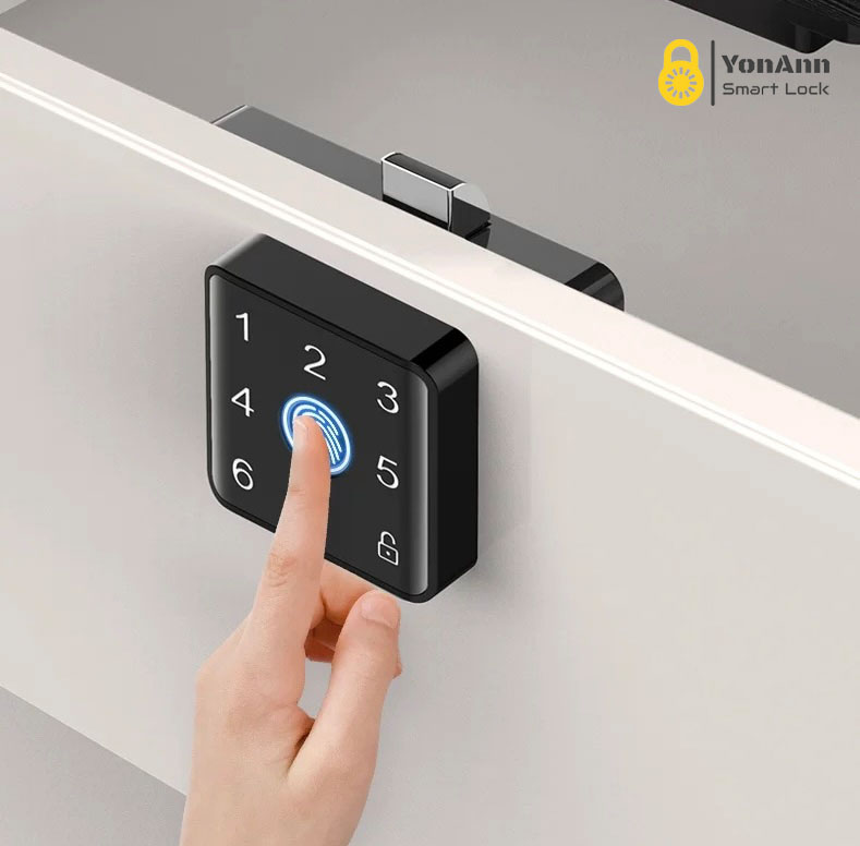 Cerradura inteligente para armarios Tuya con lector de huellas dactilares: control mediante aplicación, contraseña, NFC y desbloqueo multiacceso.